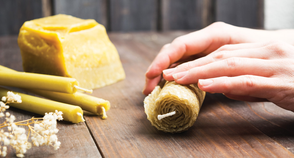 Krótki poradnik o produkcji świec z wosku pszczelego (shutterstock_790928620)